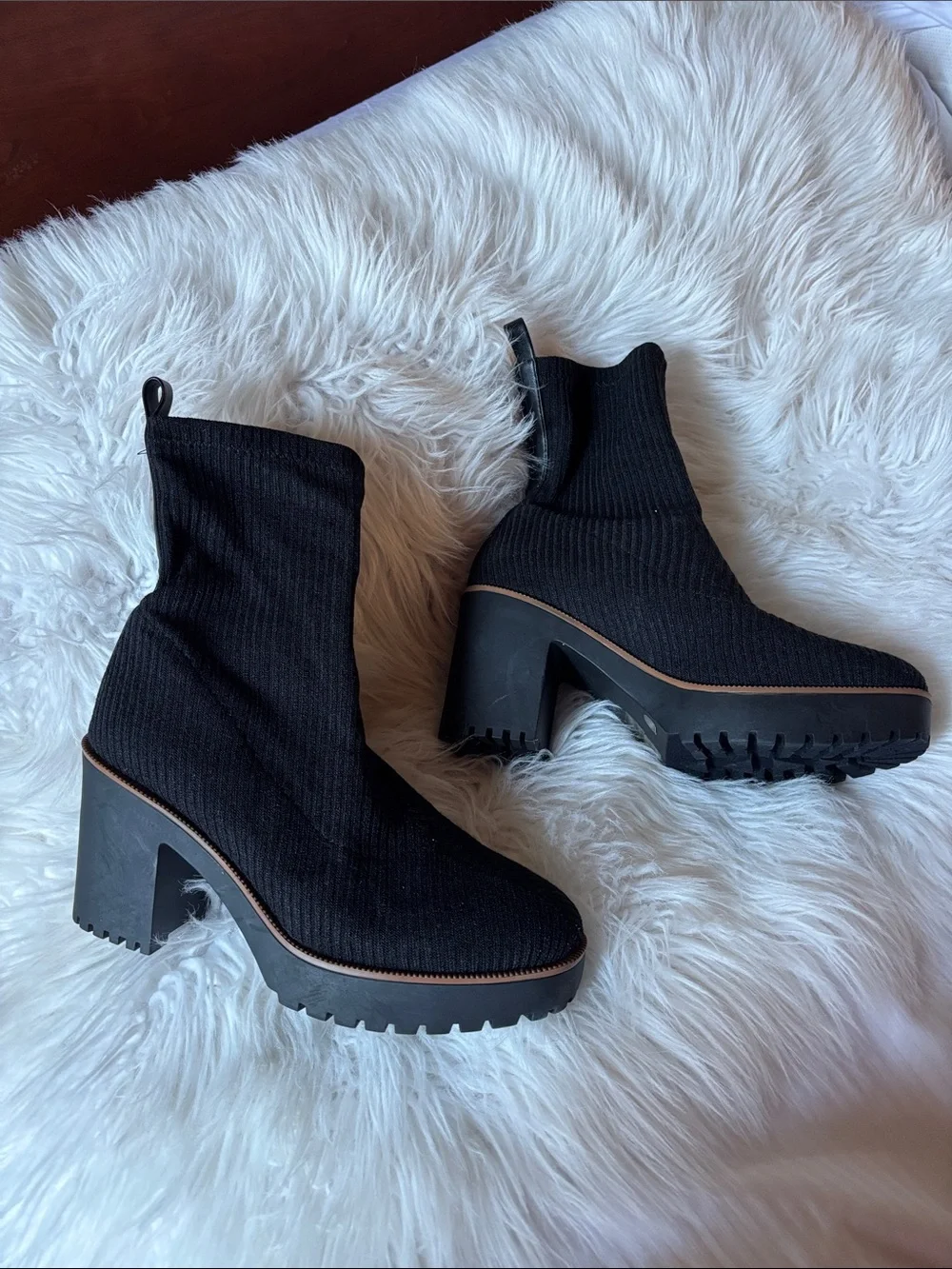 Chinese Laundry Black Ribbed Knit Platform Ankle Boots Size 6.5